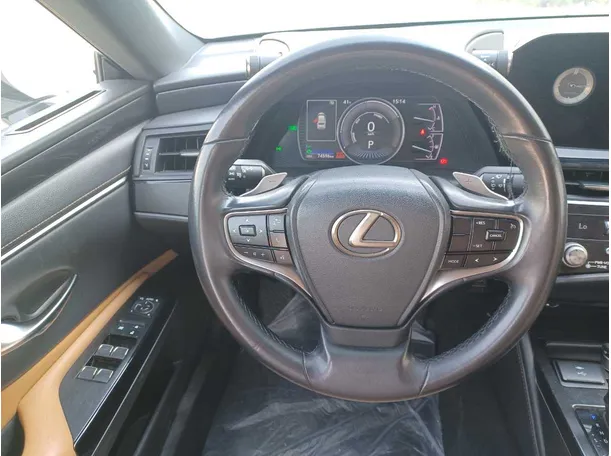 Car image 16