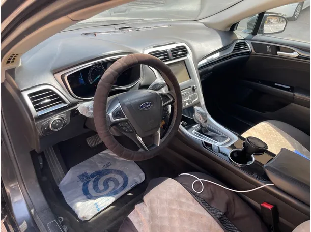 Car image 12