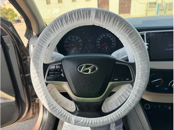 Car image 17