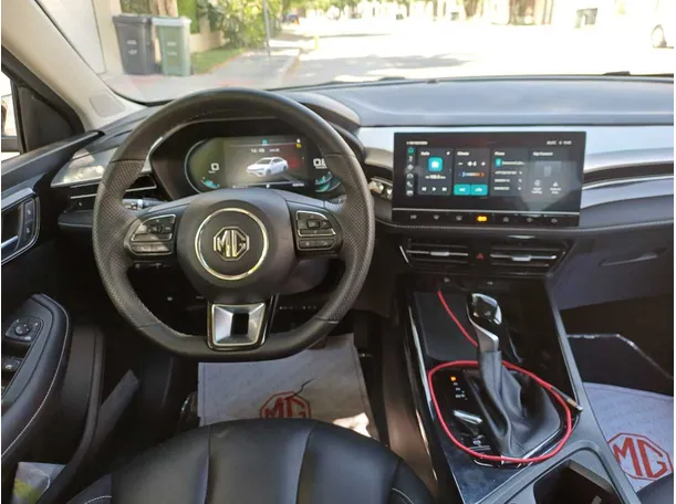 Car image 14