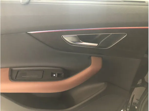 Car image 24