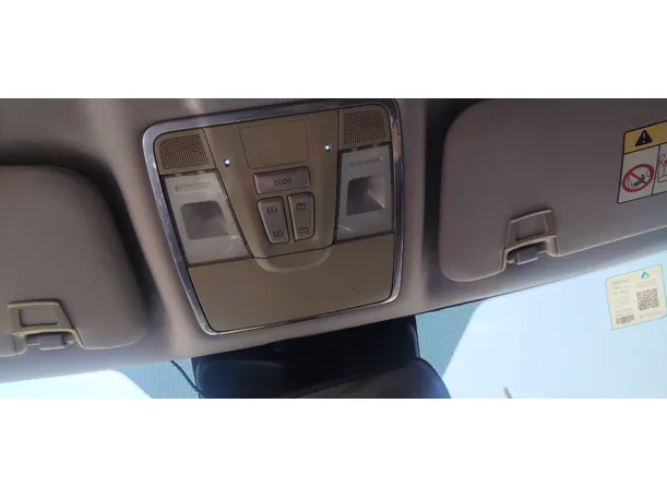 Car image 25