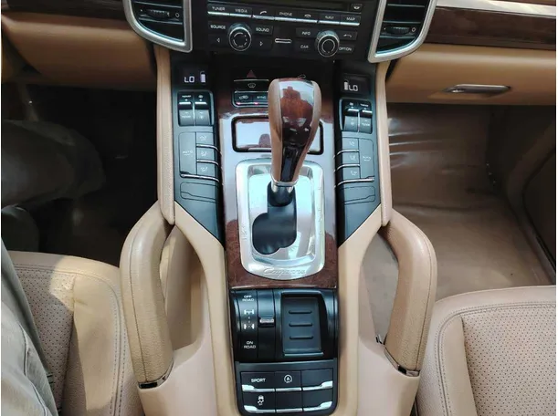 Car image 25