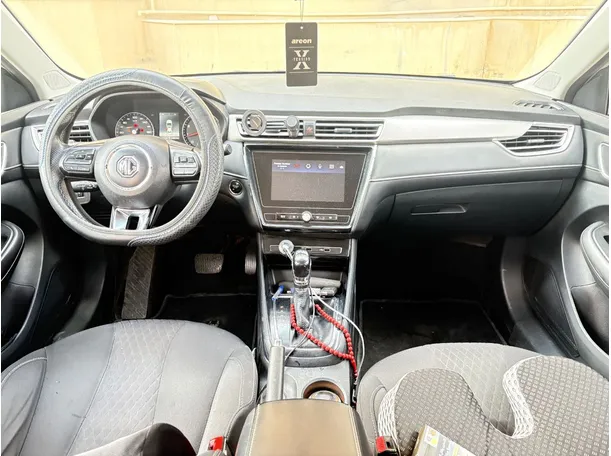Car image 18