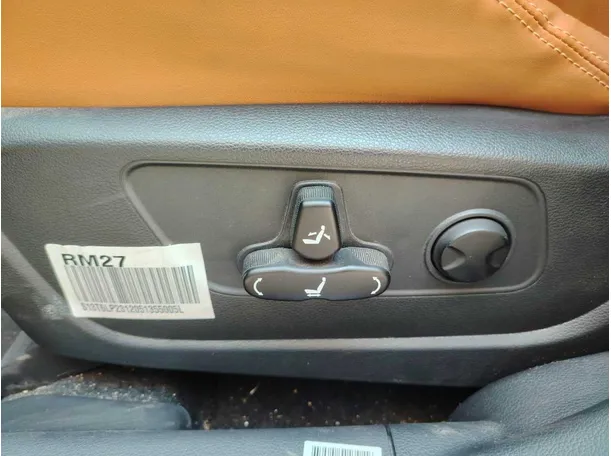 Car image 38