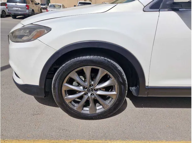 Car image 9