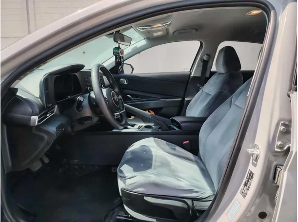 Car image 13