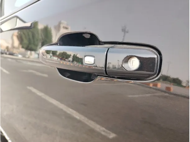 Car image 27