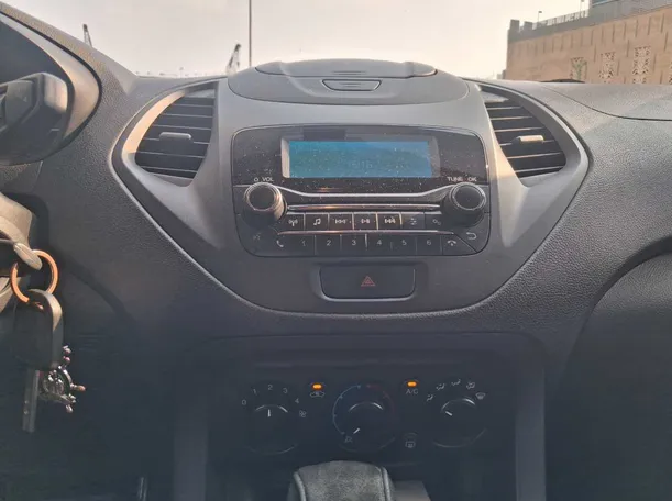 Car image 18