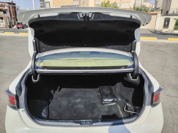 Car image 23