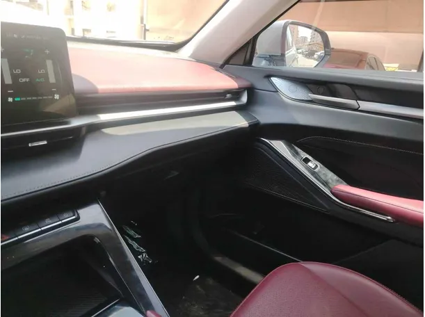 Car image 32