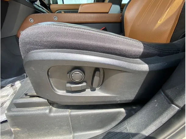 Car image 27