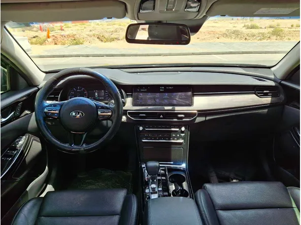 Car image 14