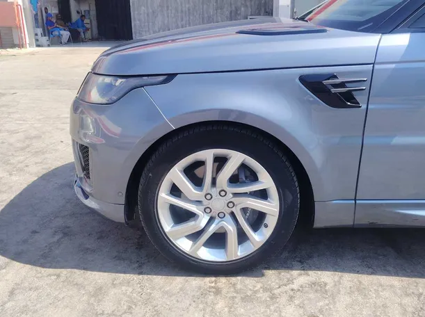 Car image 9