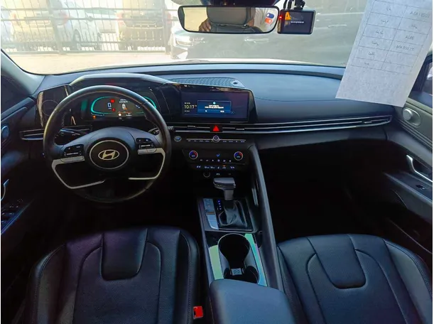 Car image 18