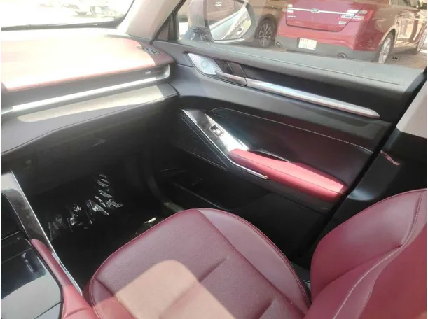 Car image 35
