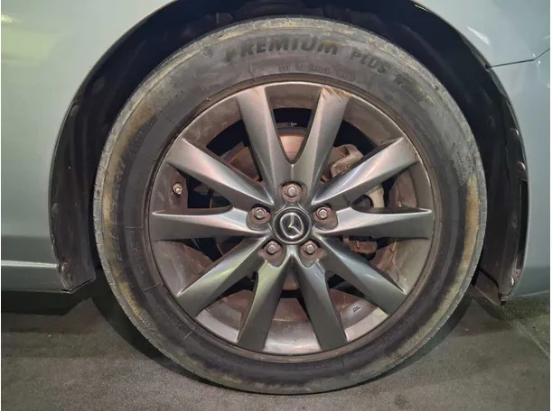 Car image 9