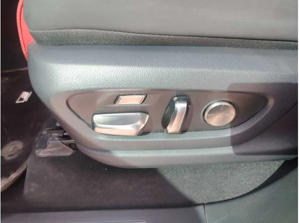 Car image 31