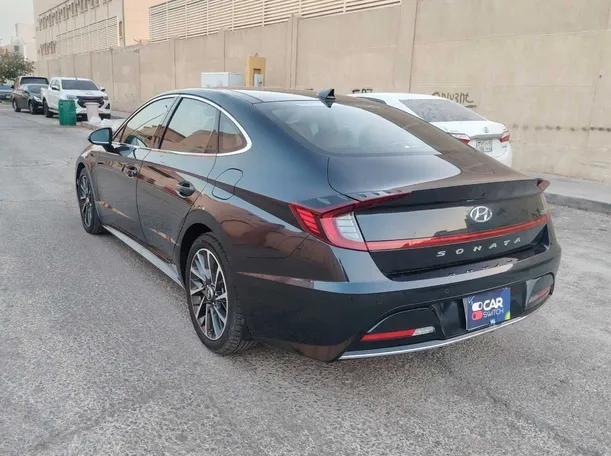 Car image 7