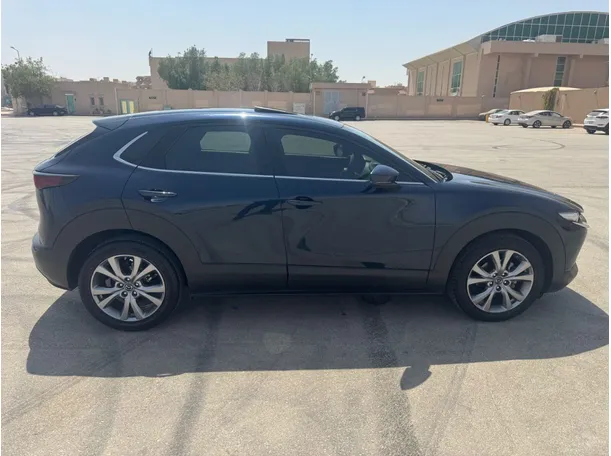Car image 4