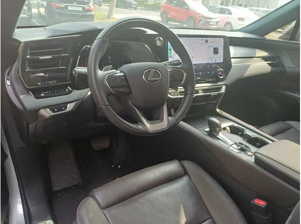 Car image 11