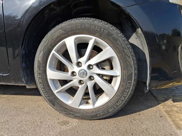 Car image 9
