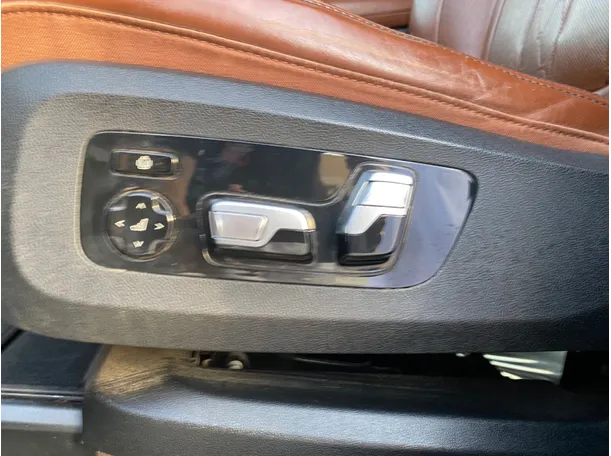 Car image 27