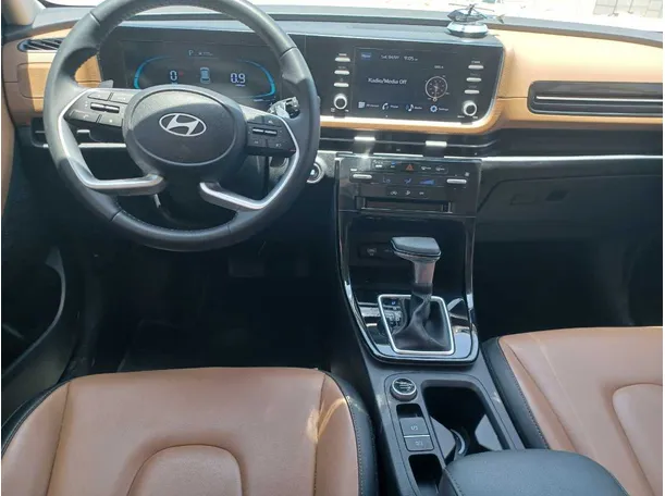 Car image 16