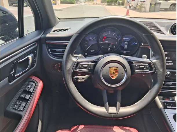 Car image 18