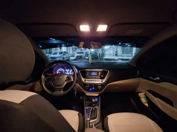 Car image 14
