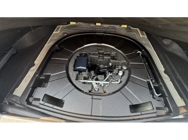 Car image 27