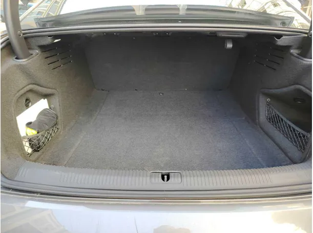 Car image 30