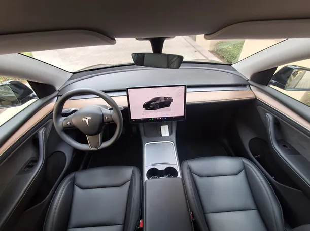 Car image 14