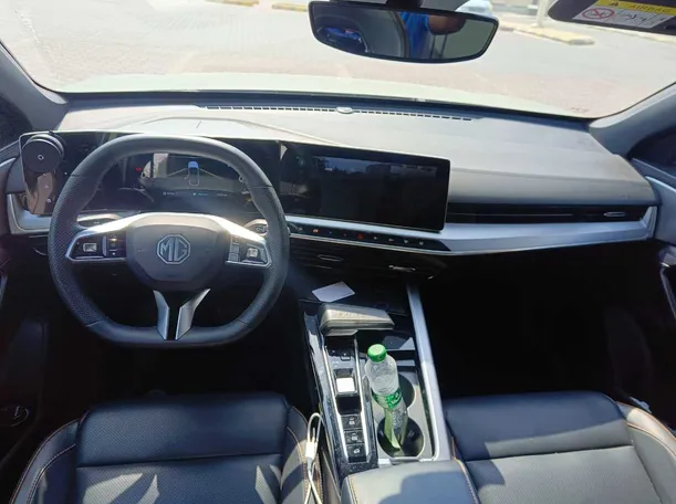 Car image 19