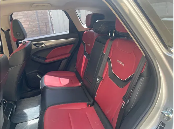 Car image 14