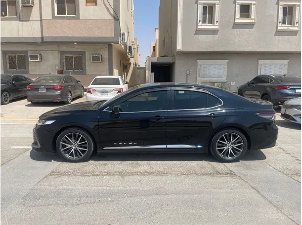 Car image 8
