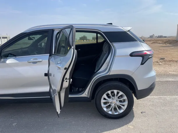 Car image 14