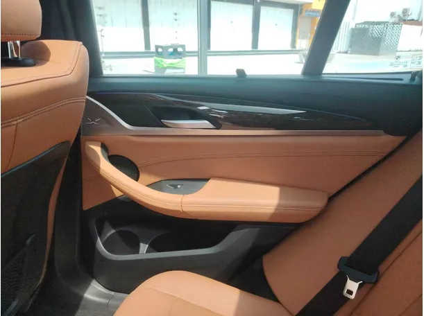 Car image 34