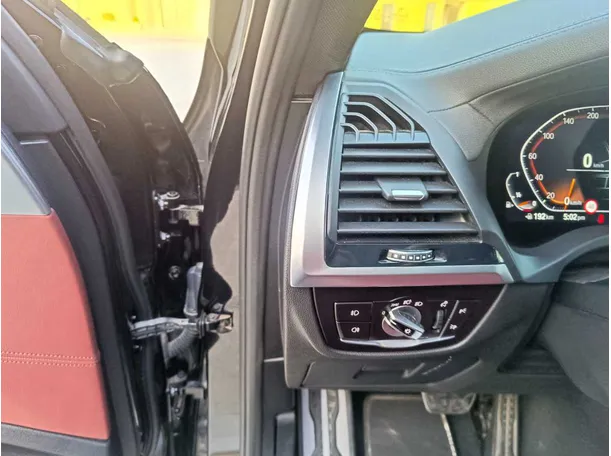 Car image 35