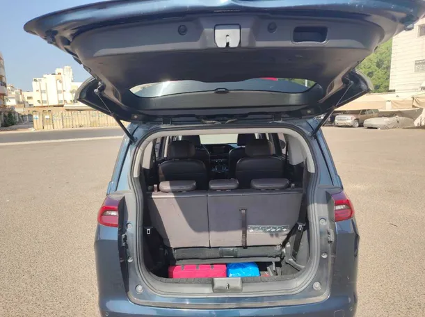 Car image 24