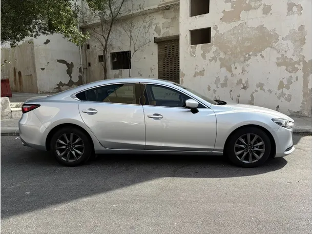 Car image 4