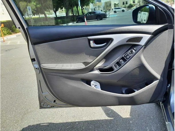 Car image 10
