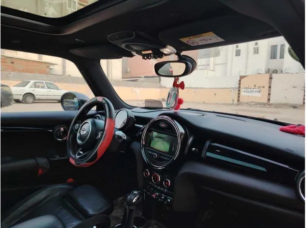 Car image 18