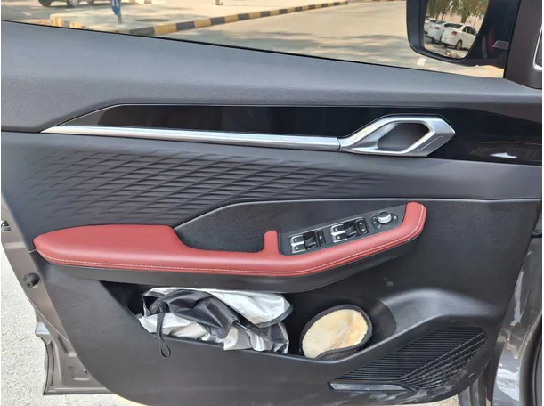 Car image 10