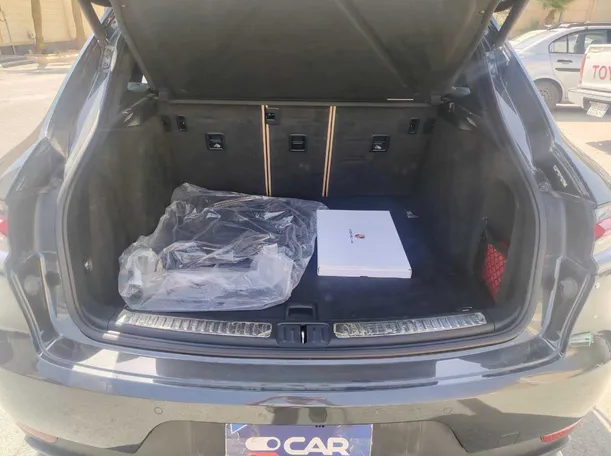 Car image 24