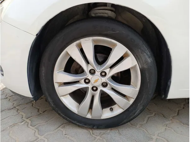 Car image 9