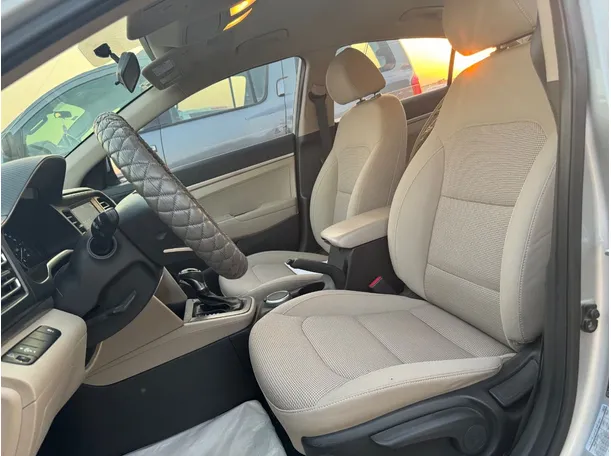 Car image 11