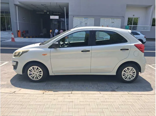 Car image 4