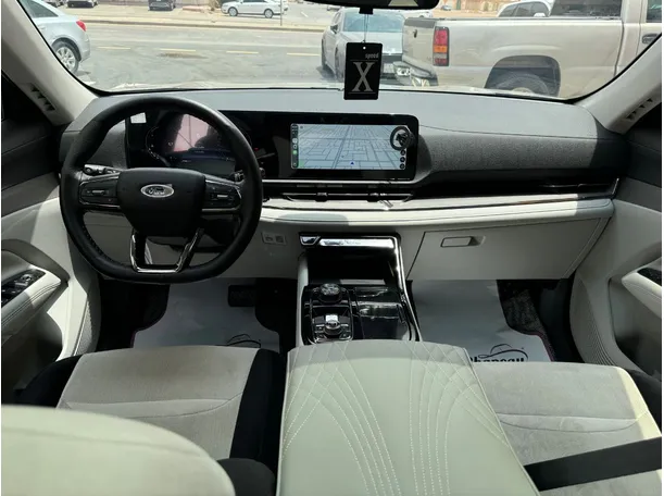 Car image 17