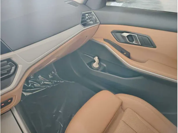 Car image 32